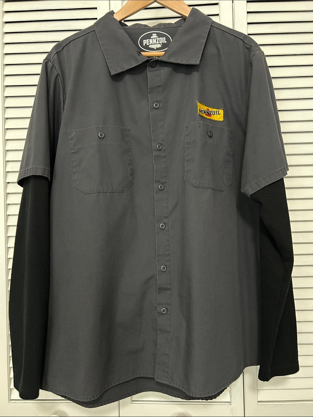 Pennzoil Mechanics Work Shirt
Men's Extra Large Long Sleeve 
Grey Black